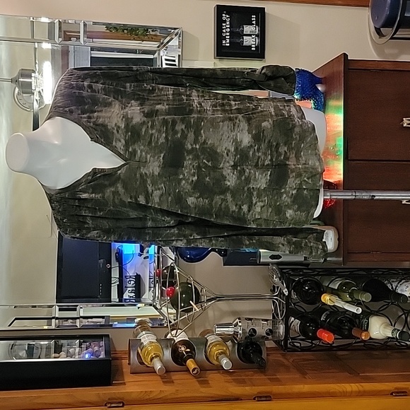 Calvin Klein. Lightweight army green camo LS TEE. XXL - Picture 3 of 9